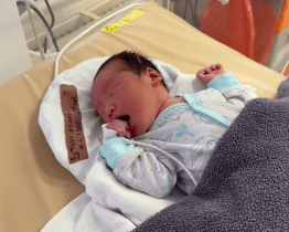 Prvním novorozeným Vsetíňákem roku 2026 je chlapec Tugs