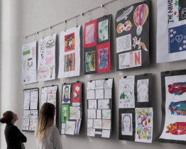 Výstava v divadle zahájila rok oslav 90 let zlínského gymnázia