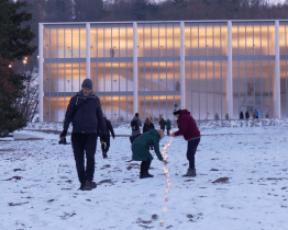 Stovky svíček na Gahurově prospektu uctily památku Jana Palacha