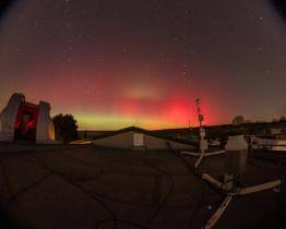 Začátkem týdne rozzářila oblohu výjimečně silná polární záře