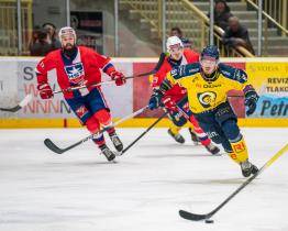 Berani podlehli Třebíči, o předkolo play-off zabojují v sobotu. Vsetín schytal „bůra“ od Pardubic