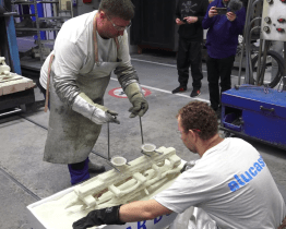 Sochař Otmar Oliva odléval nový relikviář