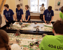 Čiperova vila se proměnila v robotickou arénu