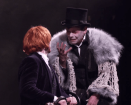 Zlínský Drákula sází na hravost a pětici herců v mnoha rolích