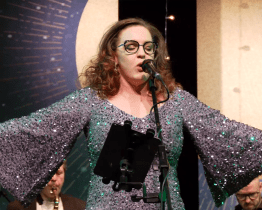 Městský ples ve Strážnici spojil tanec, večeři i stand-up comedy