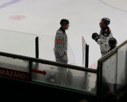 Hokejové derby bylo předčasně ukončeno