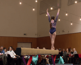 Vodácký ples zahájily gymnastky, parket roztančil rock