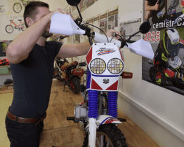 Členové motokroužku postavili nový stroj - enduro Mini Africa 50