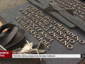Pamětní deska připomíná likvidaci klášterů