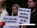 Demonstrace proti nové nemocnici