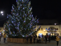 Vánoční strom se rozsvítil bez veřejnosti