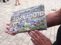 Tornádo připomíná pamětní deska i kniha