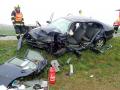 Na Kroměřížsku se srazila dvě osobní vozidla. Jednoho řidiče museli vyprošťovat hasiči