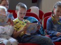 Hodonínští prvňáčci byli pasovaní na čtenáře a odnesli si knížku Křeček v letu 