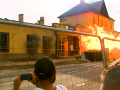 Demolici nádražní budovy přihlížely stovky diváků