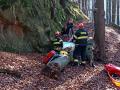 Muž spadl ze skály z výšky sedmi metrů. Do nemocnice ho transportoval vrtulník