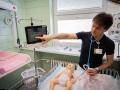 Zlínská neonatologie má nový přístroj na podporu dechu novorozenců