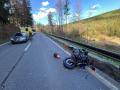 Po srážce s osobním vozidlem u Zádveřic utrpěl motorkář vážná zranění