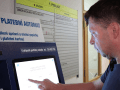 Platební automat rozšířil možnosti hrazení poplatků v Hodoníně